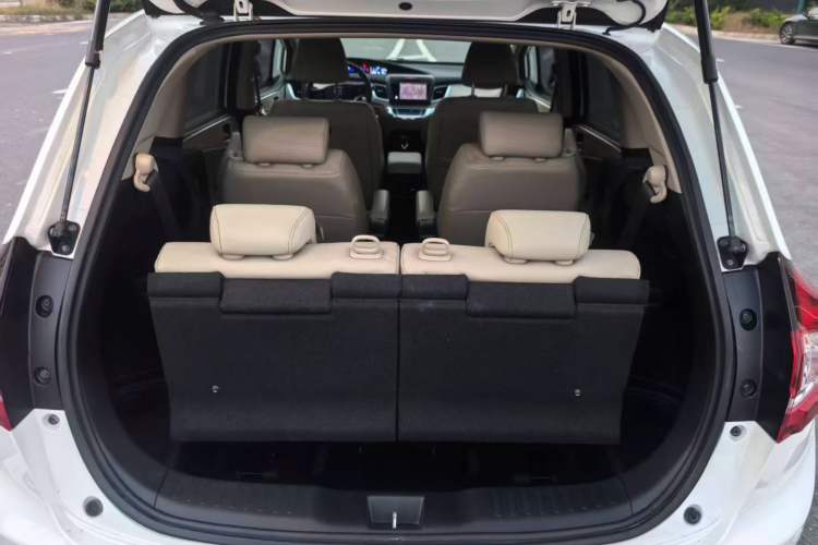 Used Honda Jade 2013 1.8L CVT Luxury Edition 6 seats
