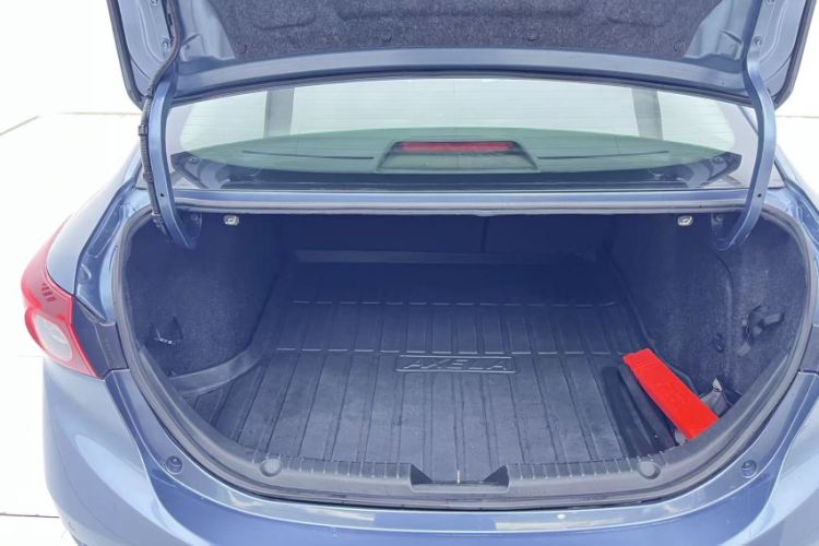 Used Mazda Mazda 3 Axela 2014 Sedan 1.5L Automatic Luxury Model