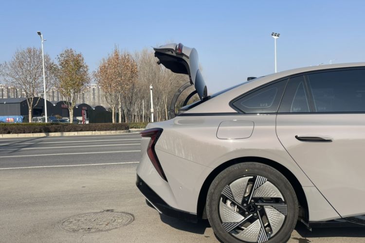 Used Hongqi EH7 2025 640 All-Wheel Drive Smart Selection Edition