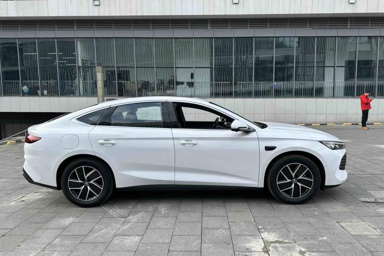 Used BYD Qin L 2025 DM-i Smart Drive 120KM Superior Model
