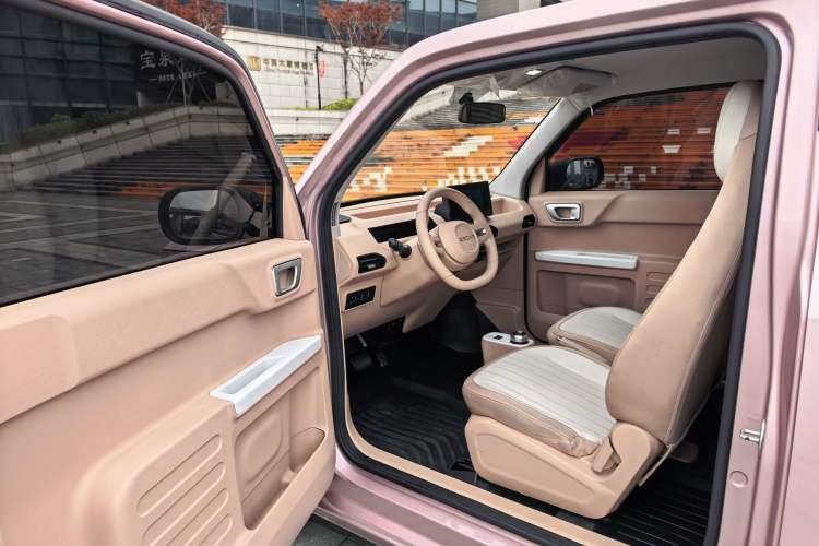 Used Geely Galaxy Panda 2023 Panda Mini 200km Endurance Bear Interior 2