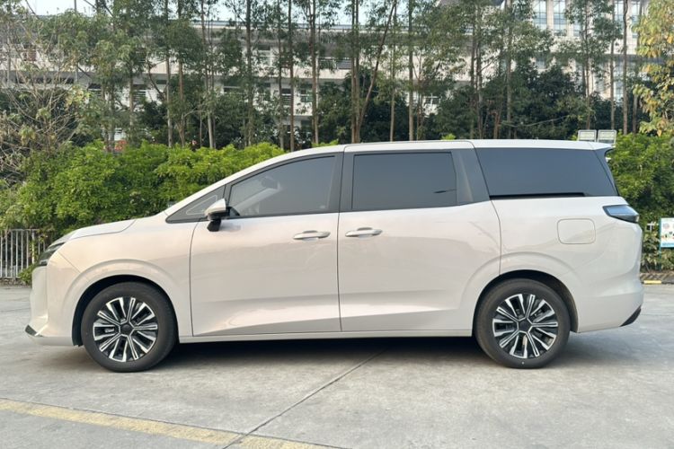 Used Wuling Starlight 730 2025 Model Pure Electric 500km Luxury Edition