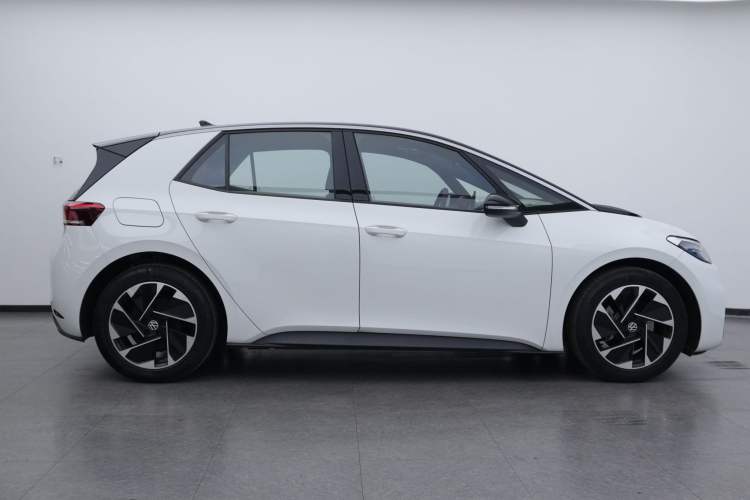 Used Volkswagen ID.3 2024 Outstanding Edition Exterior 4