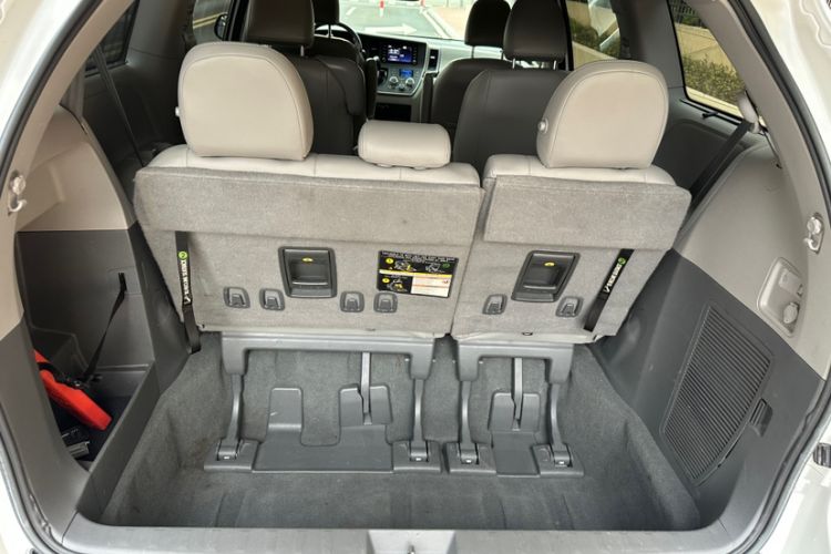 Used Toyota Sienna 2019 3.5L Two-Wheel Drive LE Trim 7 Seats U.S. Specification
