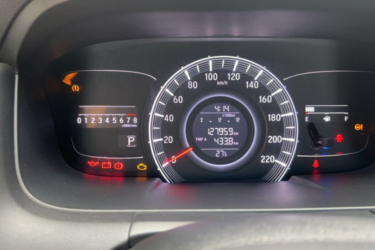 Used Honda Odyssey 2018 2.4L Luxury Edition Odometer Close Up