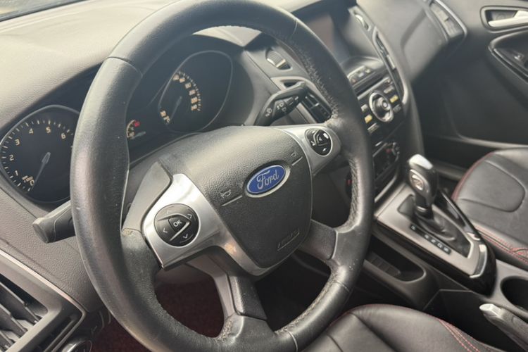 Used Ford Focus 2012 Sedan 1.6L Automatic Fashion Edition