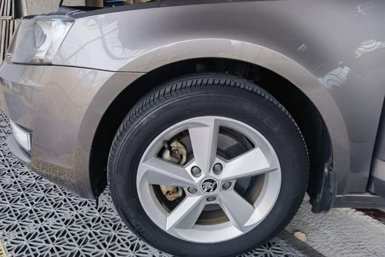 Used Skoda Octavia 2015 1.6L Automatic Yijie Edition Exterior 6