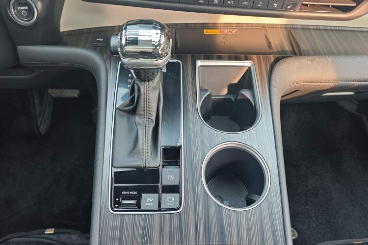 Used Toyota Granvia 2022 2.5L Hybrid Flagship Edition
