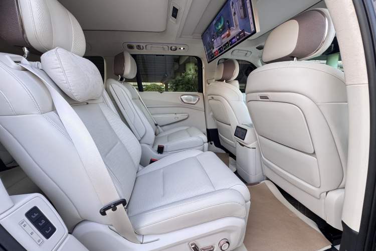 Used Lynk & Co 900 2025 1.5T Ultra
