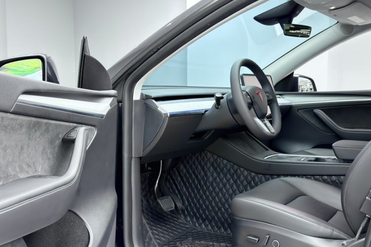 Used Tesla Model Y 2024 Rear-Wheel-Drive Version
