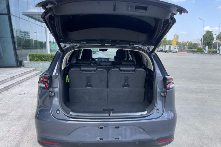 Used BYD Tang New Energy 2018 DM 2.0T All-Wheel Drive Smart Connectivity Luxury Model 7 Seats China V Emission Standard