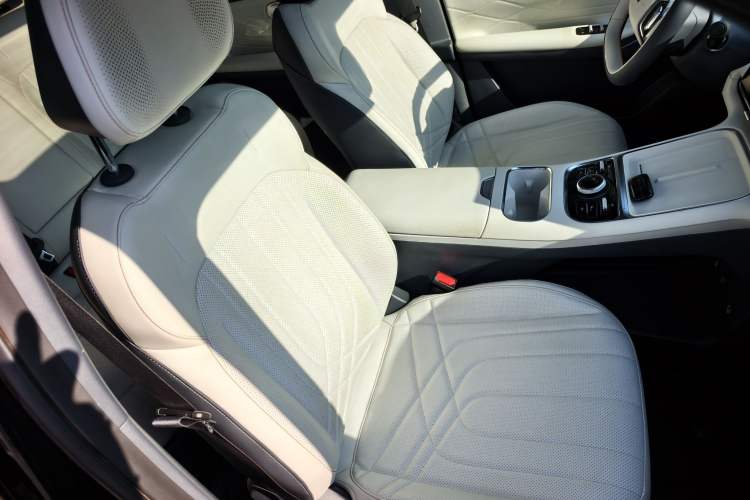 Used Geely Galaxy Xingjian 7 EM-i 2025 120km Exploration+ Version Interior 4