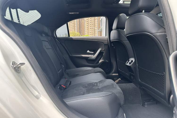 Used Mercedes-Benz A-Class 2022 Revised Version A 200 L Sport Sedan Fashionable Style Interior 5