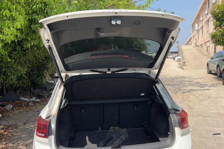 Used Volkswagen T-ROC 2021 280TSI DSG Two-Wheel Drive Comfort Connect Edition
