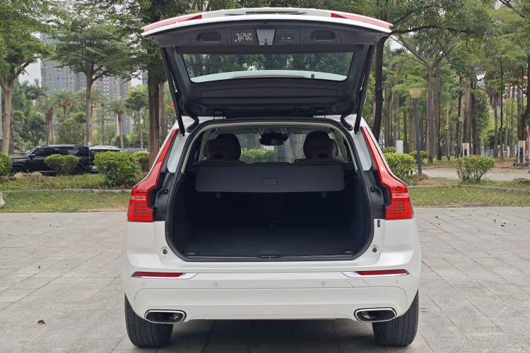 Used Volvo XC60 2020 T5 4x4 Smart Luxury Edition Trunk