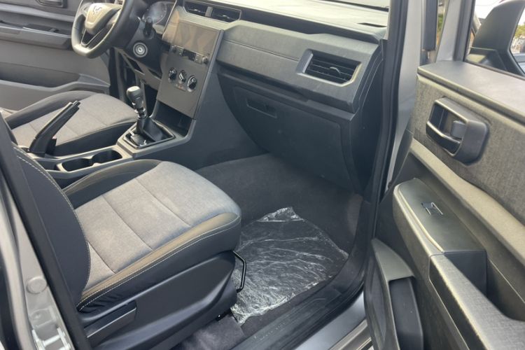 Used Wuling Hongguang PLUS 2019 1.5T Manual Standard Edition 5 Seats
