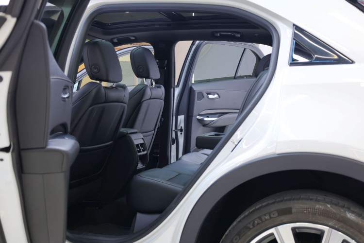 Used Cadillac XT4 2020 28T 4x4 Platinum Sport Edition Interior 13