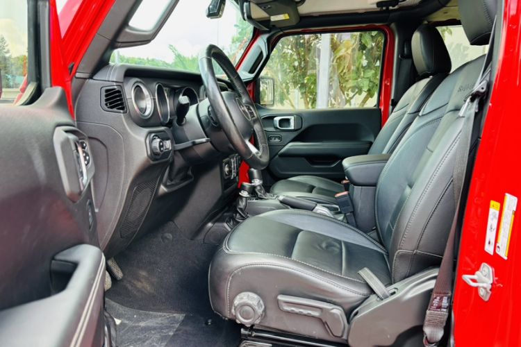 Used Jeep Wrangler 2019 2.0T Sahara Four-Door Version China VI Emission Standard