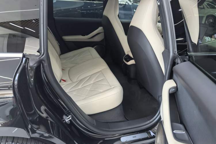 Used Nio ET5T 2025 75 kWh Touring Interior 8