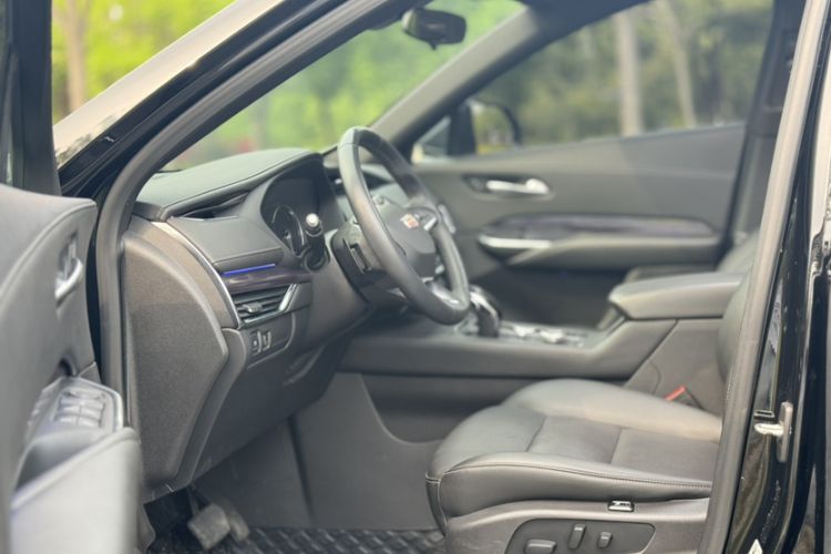 Used Cadillac XT4 2022 28T Two-Wheel Drive Fashion Edition Interior 4