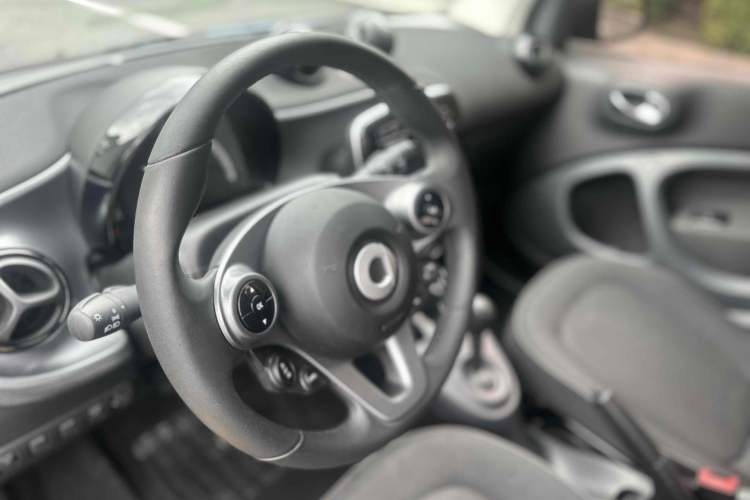 Used smart fortwo 2015 1.0L 52 kW Hardtop Passion Edition