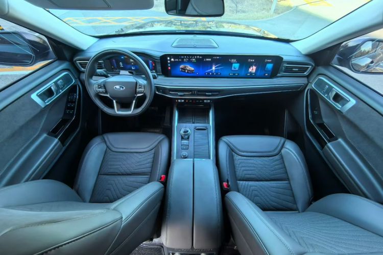 Used Ford Explorer 2024 2.3T EcoBoost Four-Wheel Drive Titanium Edition 6 Seats