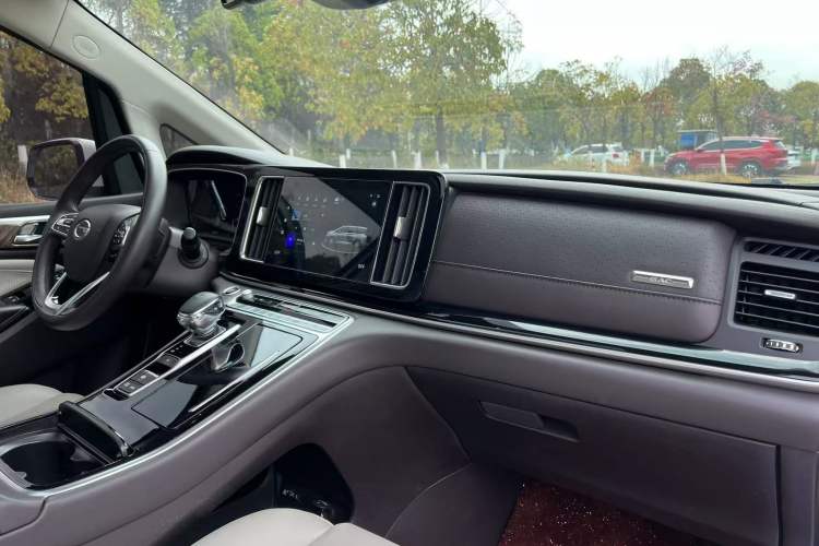 Used GAC Trumpchi M8 2021 Lingxiu Series 390T Deluxe Edition Interior 4