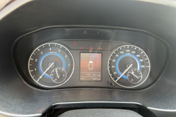 Used Dongfeng Fengon S560 2018 1.8L Manual Urban Model 7 Seats Odometer Close Up