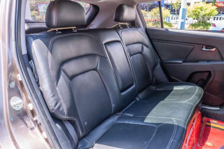 Used Kia Sportage R 2016 2.0L Automatic Two-Wheel Drive DLX Interior 10