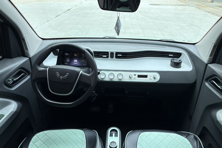 Used Wuling Hongguang MINIEV 2021 Macaron Fashion Model Lithium Iron Phosphate Interior 3
