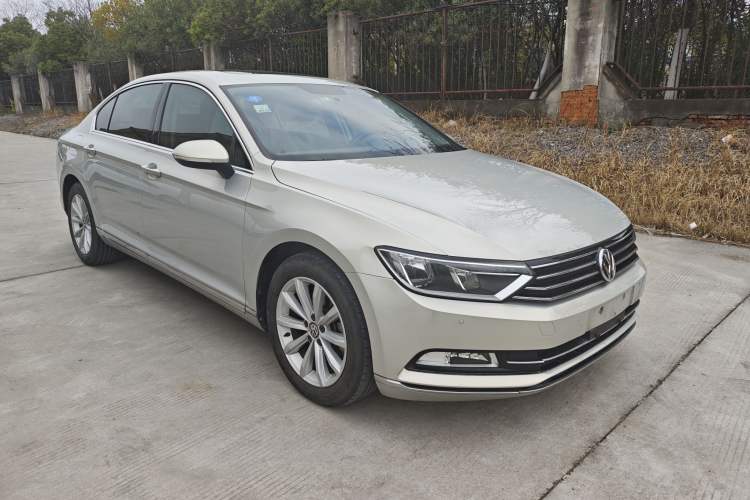 Used Volkswagen Magotan 2017 330TSI DSG Leading Model

