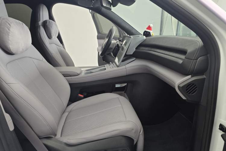 Used Nio EC6 2024 75 kWh Interior 4