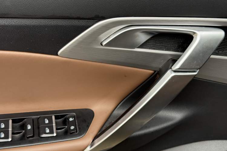 Used Geely Auto Emgrand X7 Sport 2016 1.8TD Automatic ZhiZun Version Interior 6