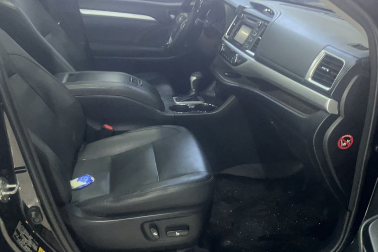 Used Toyota Highlander 2017 2.0T Four-Wheel Drive Black Edition Limited Model

