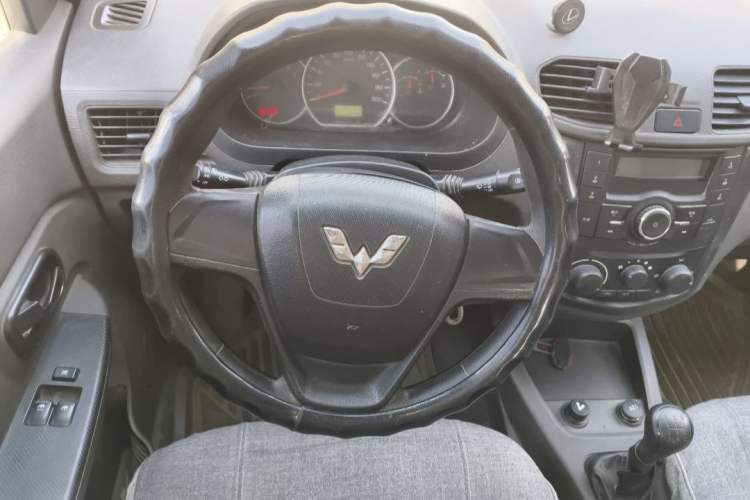 Used Wuling Hongguang 2015 1.5L S Basic Version China V Standard