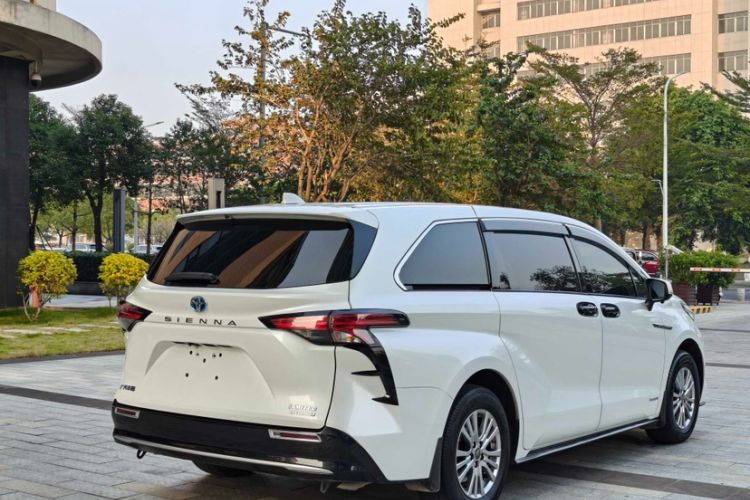 Used Toyota Sienna 2021 2.5L Hybrid Premium Edition
