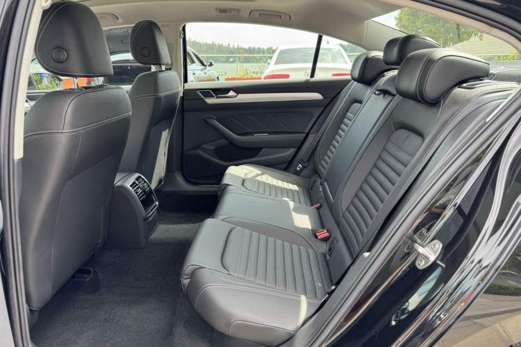 Used Volkswagen Magotan 2023 2 Million Units Limited-Edition 280TSI DSG Comfort Version Interior 3