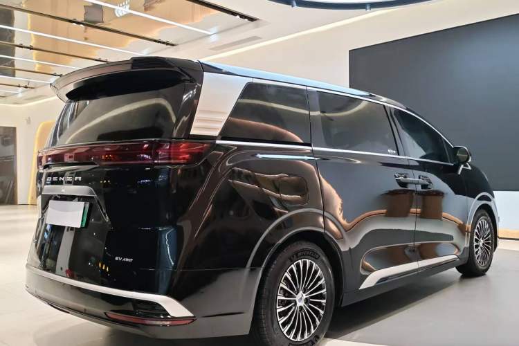 Used Denza D9 2022 EV 600 Four-Wheel Drive Prestige Model