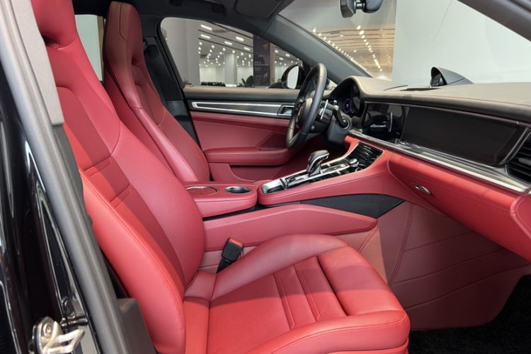 Used Porsche Panamera 2023 Facelifted Panamera 2.9T Platinum Edition Interior 10