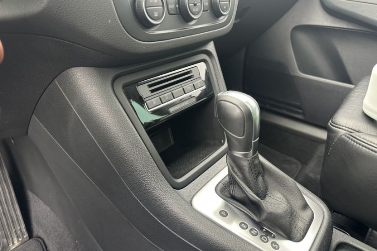 Used Volkswagen Sharan 2016 280TSI Enjoyment Model 7-Seater Gear Lever