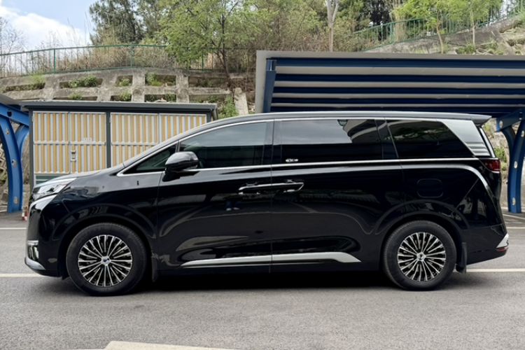 Used Denza D9 2025 EV Intelligent Driving Edition 620 Luxury Model
