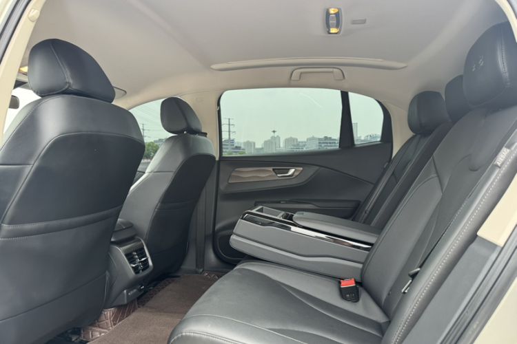 Used Hongqi E-QM5 2022 431 km Charge & Enjoy Edition