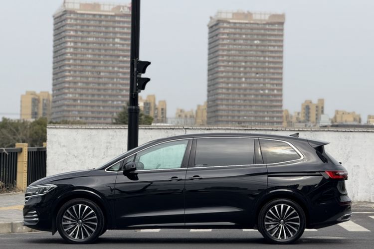 Used Volkswagen Viloran 2024 380TSI Premium Edition Exterior 3