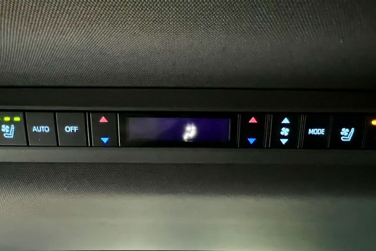 Used Toyota SIENNA 2021 2.5L Hybrid Ultimate Edition Interior 9