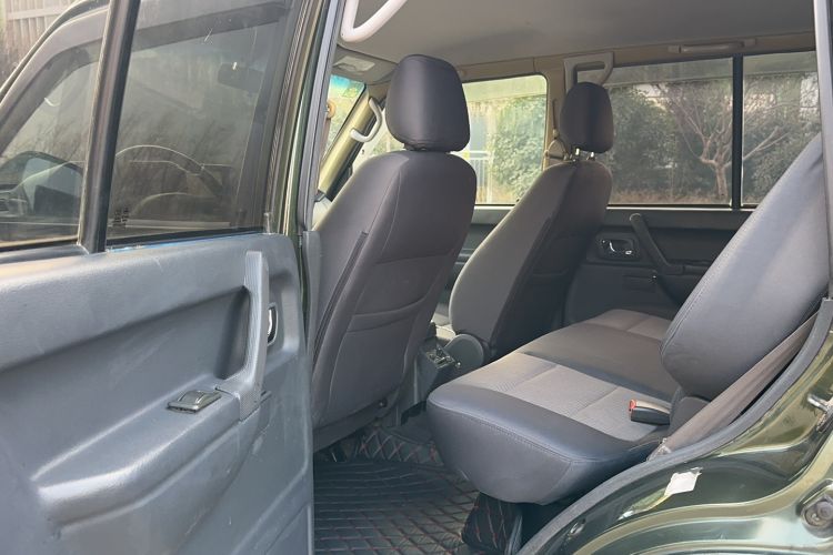 Used Leopaard Q6 2014 2.4L Two-Wheel Drive Version
