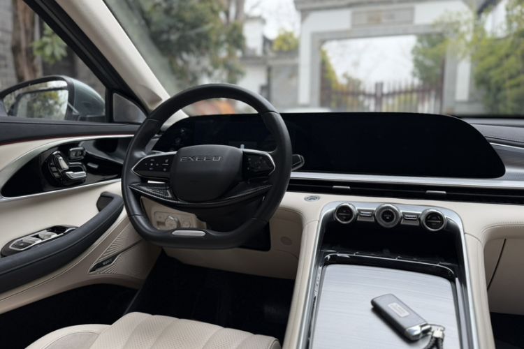 Used EXEED Lingyun 2024 300T Two-Wheel Drive Starlight Edition
