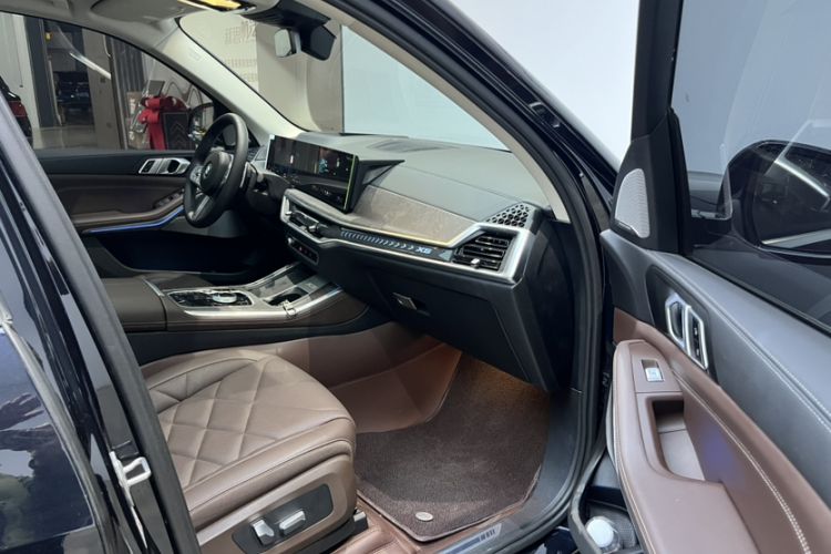 Used BMW X5 2023 xDrive 30Li Luxury M Sport Package Interior 9