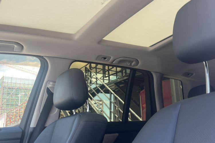 Used Mercedes-Benz GLK-Class 2013 GLK 300 4MATIC Dynamic Sunroof Model Interior 7