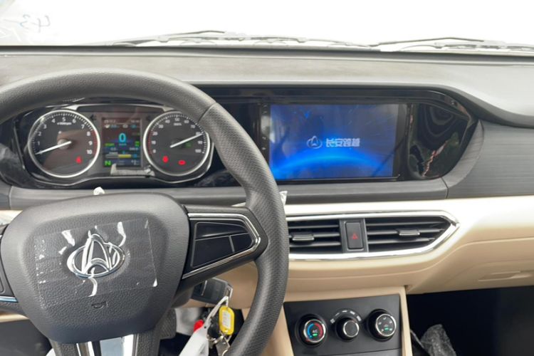 Used CHANGAN KUAYUE Xing V7 EV 2025 Model 316km Flagship Edition, 9 Seats, Sliding Doors, 50.38kWh Interior 1