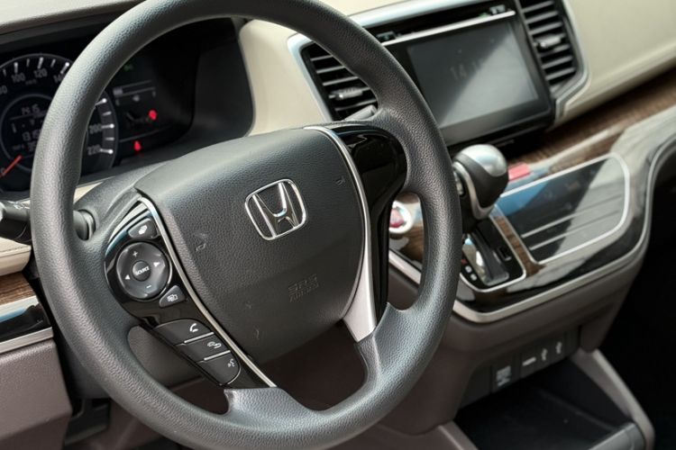 Used Honda Odyssey 2015 Revised 2.4L Luxury Edition